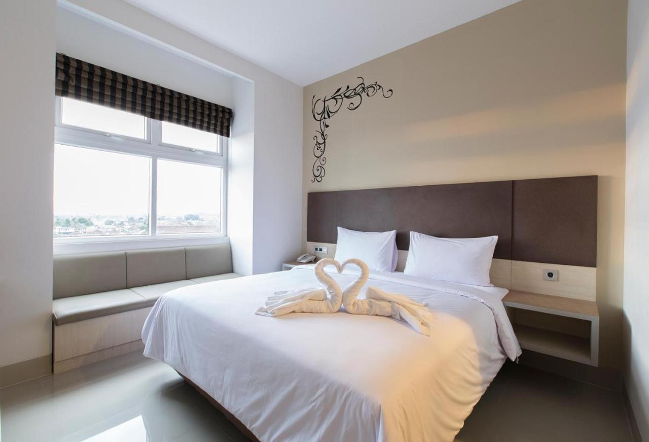 Sparks Odeon Sukabumi, Artotel Curated Buitenkant foto