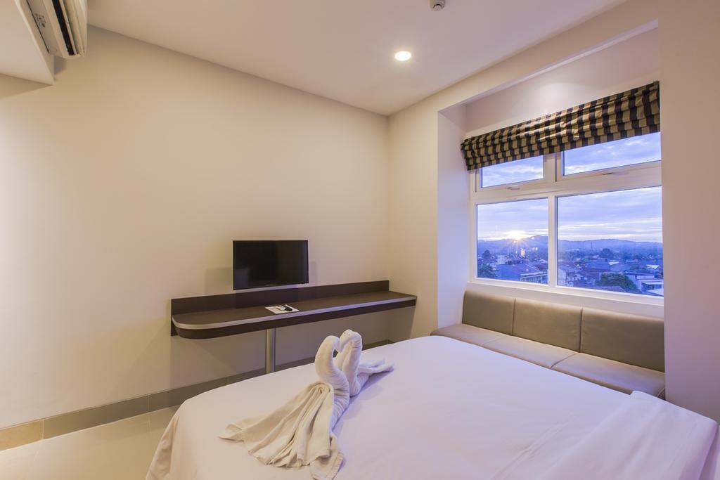 Sparks Odeon Sukabumi, Artotel Curated Buitenkant foto