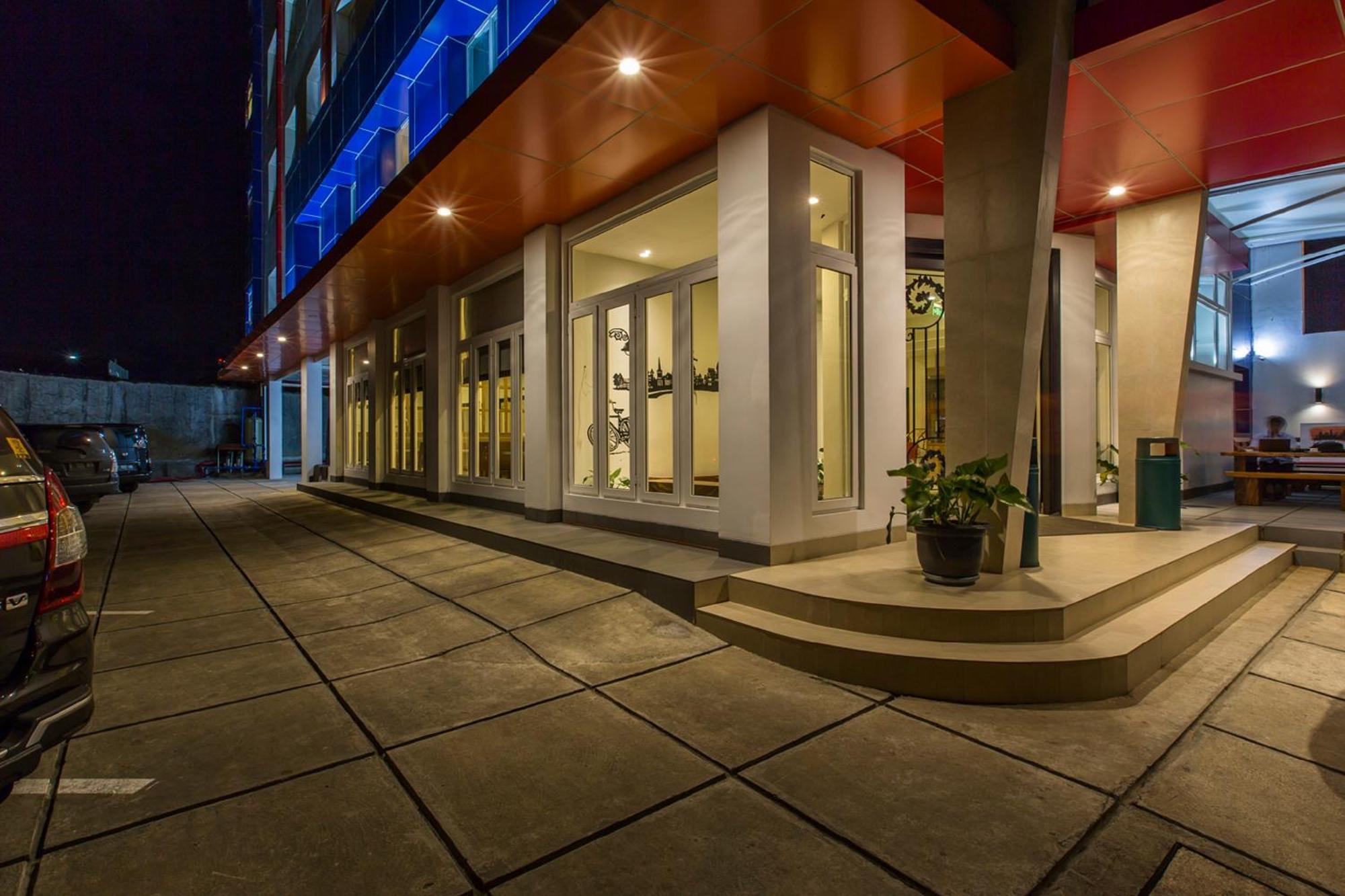 Sparks Odeon Sukabumi, Artotel Curated Buitenkant foto